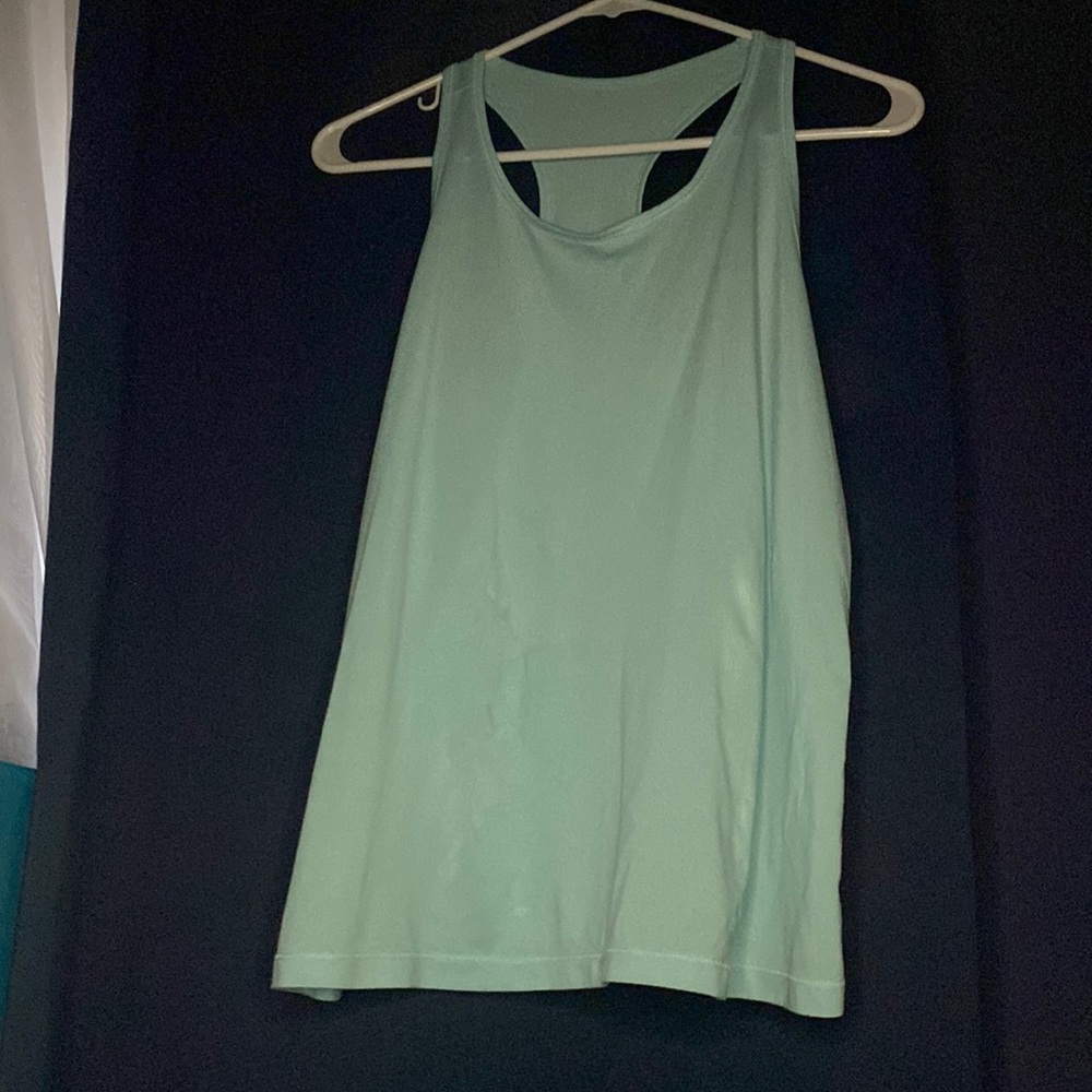 This a workout teal top size XXL it’s not true to size because it’s like a M